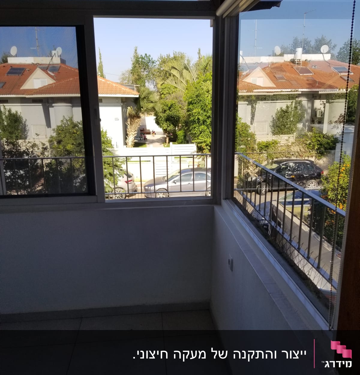 ייצור והתקנה של מעקה חיצוני. 